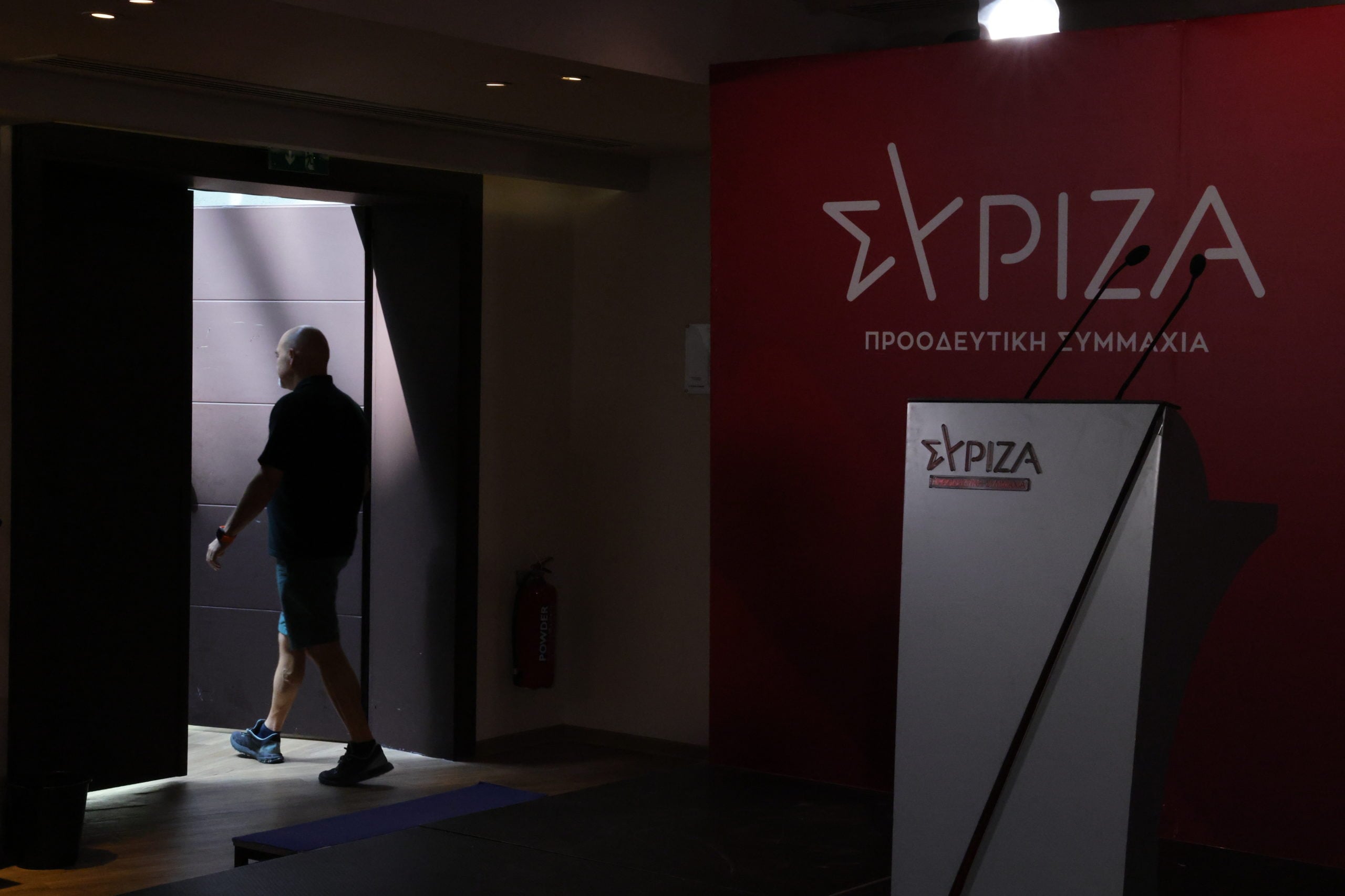 Πυρά ΣΥΡΙΖΑ κατά Μητσοτάκη: Θεωρεί ακατανόητο το προβάδισμα των ανθρώπων έναντι των αριθμών