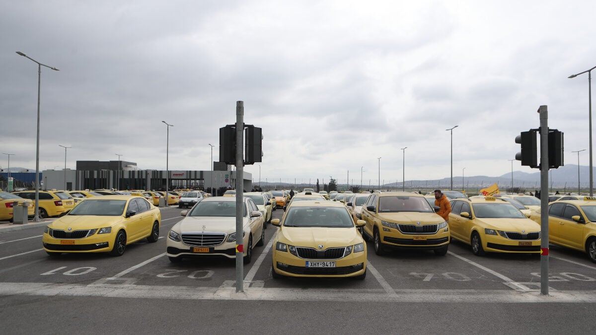 Αυξάνονται τα κόμιστρα στα ταξί: Στα 50 ευρώ η διαδρομή αεροδρόμιο – Αθήνα, δεν αλλάζει η βασική ταρίφα 1 Αυξάνονται τα κόμιστρα στα ταξί: Στα 50 ευρώ η διαδρομή αεροδρόμιο – Αθήνα, δεν αλλάζει η βασική ταρίφα