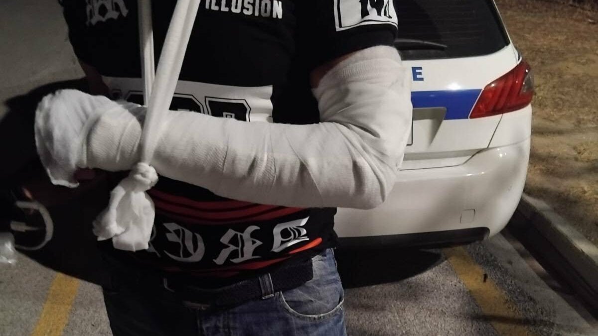 Βόλος: Άνδρας επιτέθηκε με σκουπόξυλο σε οδηγό ταξί και του έσπασε το χέρι - «Ήθελε να μου το μπήξει στην κοιλιά» 3 Βόλος: Άνδρας επιτέθηκε με σκουπόξυλο σε οδηγό ταξί και του έσπασε το χέρι – «Ήθελε να μου το μπήξει στην κοιλιά»