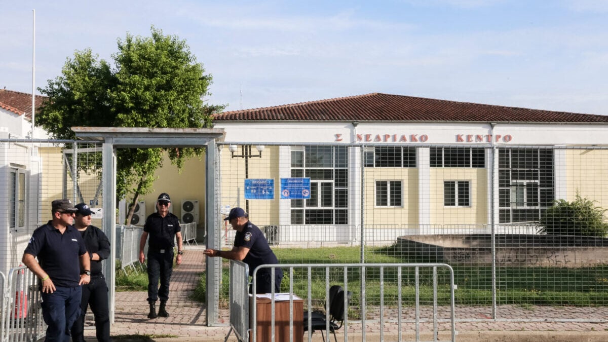 Τέμπη: Ξεκινά και πάλι σήμερα η δίκη για το σιδηροδρομικό δυστύχημα – Στο επίκεντρο οι υπερασπιστικοί ισχυρισμοί 1 Τέμπη: Ξεκινά και πάλι σήμερα η δίκη για το σιδηροδρομικό δυστύχημα – Στο επίκεντρο οι υπερασπιστικοί ισχυρισμοί