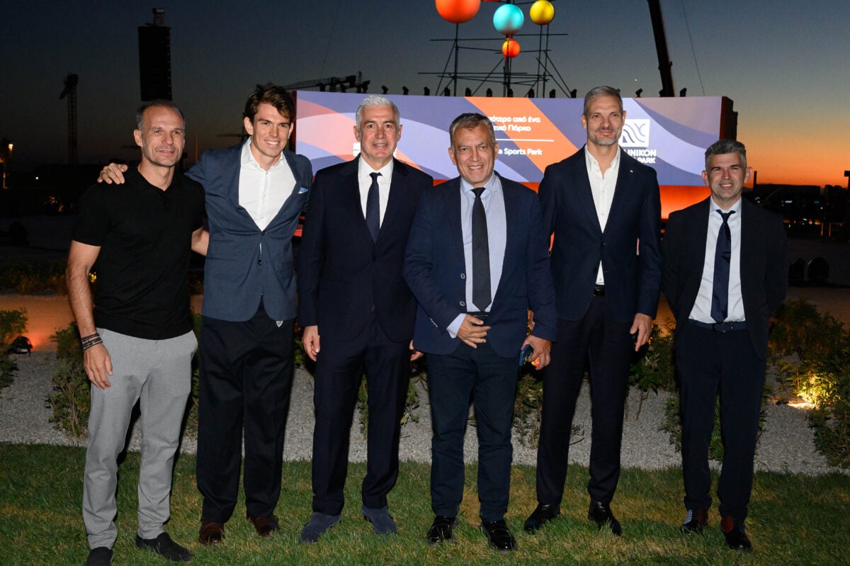 The Ellinikon: Η μεγαλύτερη ανάπλαση της Ευρώπης παίρνει ήδη ζωή 21 O Αναπληρωτής Υπουργός Αθλητισμού Γιάννης Βρούτσης με τους Άγγελο Μπασινά, Στέλιο Μαλακόπουλο, Αντώνη Νικοπολίδη, Άγγελο Χαριστέα και Τάκη Ξουρή