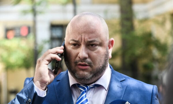 Ανδρέας Θεοδωρόπουλος: Το ηχητικό όπου ακούγεται να χτυπά τον γιο του είναι προϊόν AI – «Είναι όλα στημένα»
