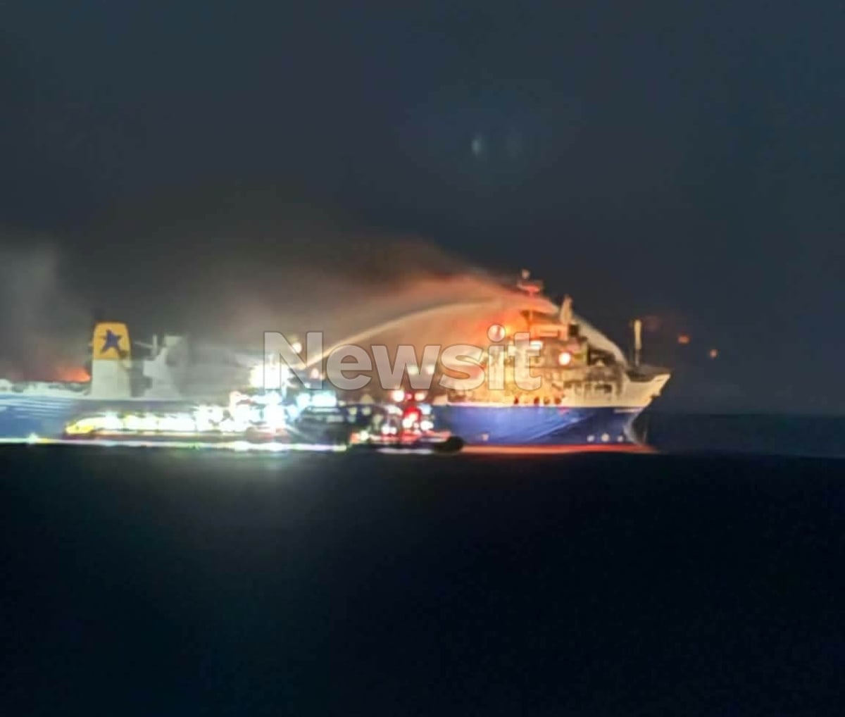 Τήνος: Ανοιχτά το «Blue Carrier 2» μετά τη φωτιά στη Μύκονο – Συνεχίζεται η επιχείρηση κατάσβεσης 9 Τήνος: Ανοιχτά το «Blue Carrier 2» μετά τη φωτιά στη Μύκονο – Συνεχίζεται η επιχείρηση κατάσβεσης