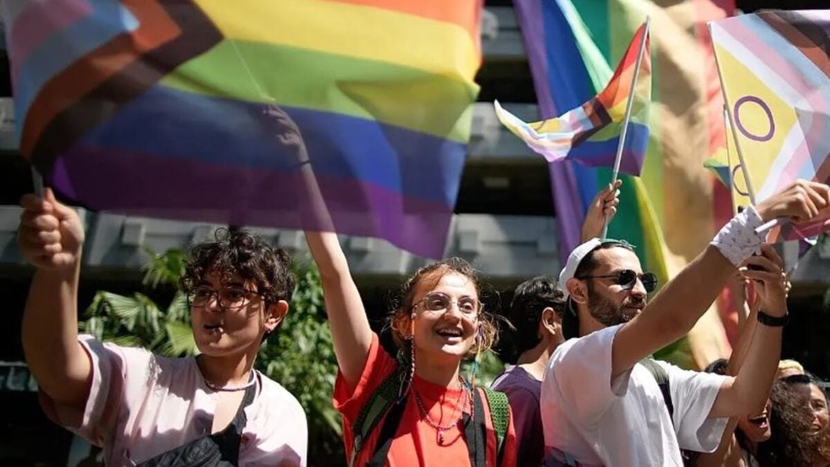 Τουρκία: Αστυνομική έφοδος σε μπαρ και σπίτια ακτιβιστών ΛΟΑΤΚΙ+ 1 Τουρκία: Αστυνομική έφοδος σε μπαρ και σπίτια ακτιβιστών ΛΟΑΤΚΙ+