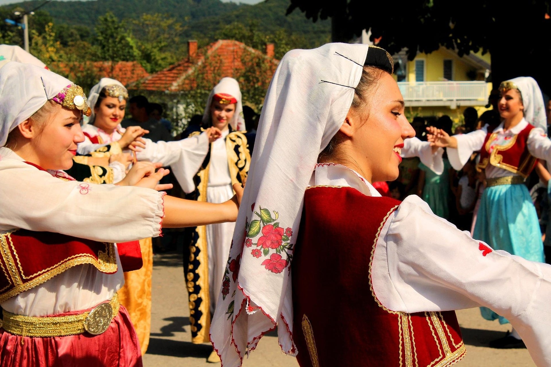 Βοσνία: Η βαλκανική παράδοση που κάνει τα χάλκινα σκεύη μουσικά όργανα (Vid)