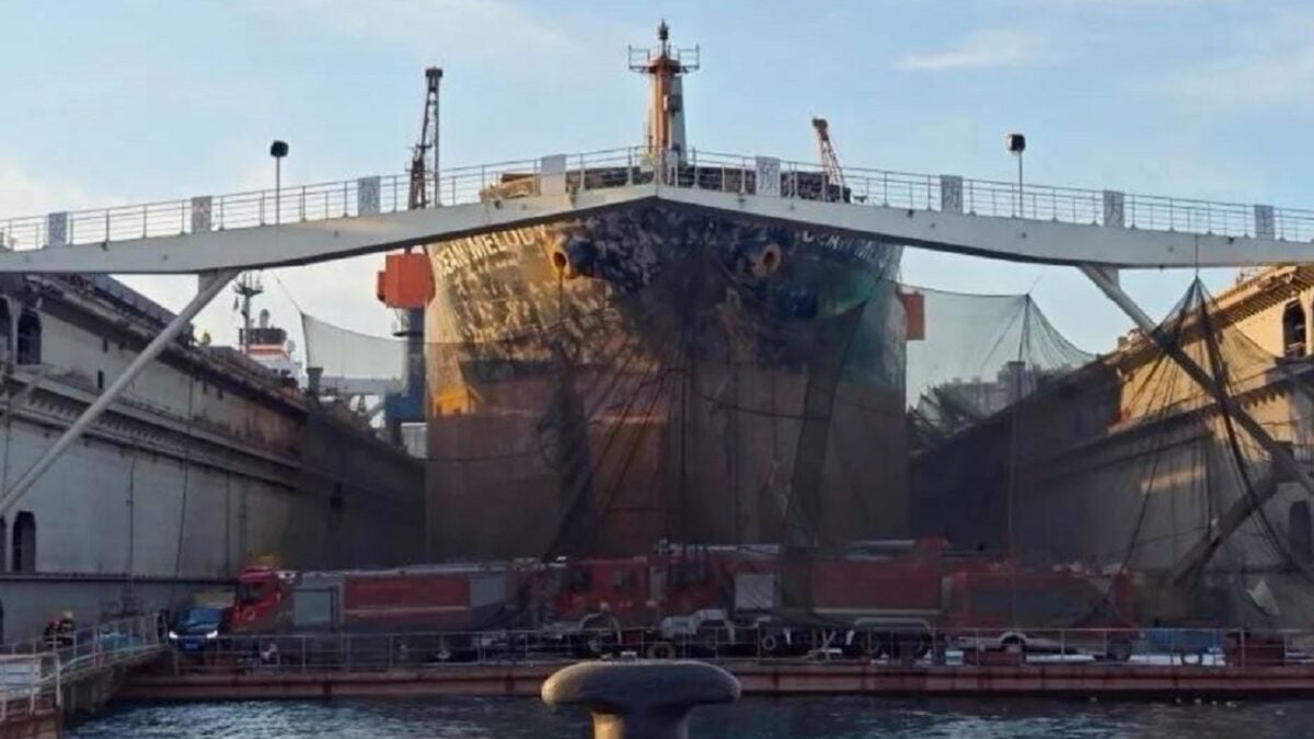 Κίνα: Τουλάχιστον 20 νεκροί από φωτιά σε φορτηγό πλοίο στο Τσινγκτάο, αγνοούμενοι παραμένουν αρκετοί 1 Κίνα: Τουλάχιστον 20 νεκροί από φωτιά σε φορτηγό πλοίο στο Τσινγκτάο, αγνοούμενοι παραμένουν αρκετοί