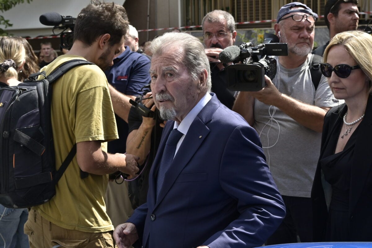Κηδεία Γιώργου Μαζωνάκη: Κεφαλογιάννη, Γεωργιάδης, Δούκας αποχαιρέτησαν τον τραγουδιστή στη Νίκαια 13 Κηδεία Γιώργου Μαζωνάκη: Κεφαλογιάννη, Γεωργιάδης, Δούκας αποχαιρέτησαν τον τραγουδιστή στη Νίκαια