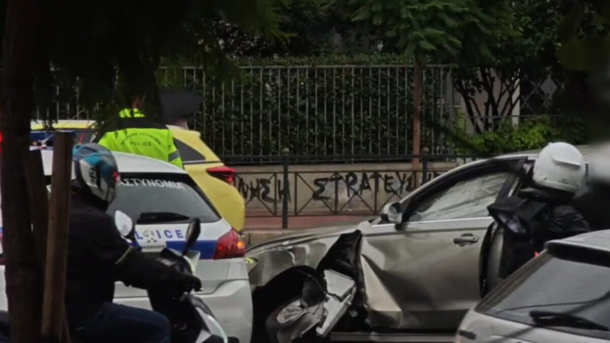 Αυτοκίνητο συγκρούστηκε σε κολώνα στη Βασιλίσσης Σοφίας: Διακοπή κυκλοφορίας στην αριστερή λωρίδα 1 Αυτοκίνητο συγκρούστηκε σε κολώνα στη Βασιλίσσης Σοφίας: Διακοπή κυκλοφορίας στην αριστερή λωρίδα
