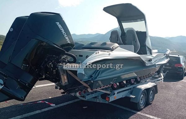 Αυτοκίνητο τράκαρε με ταχύπλοο στην εθνική οδό Αθηνών – Λαμίας