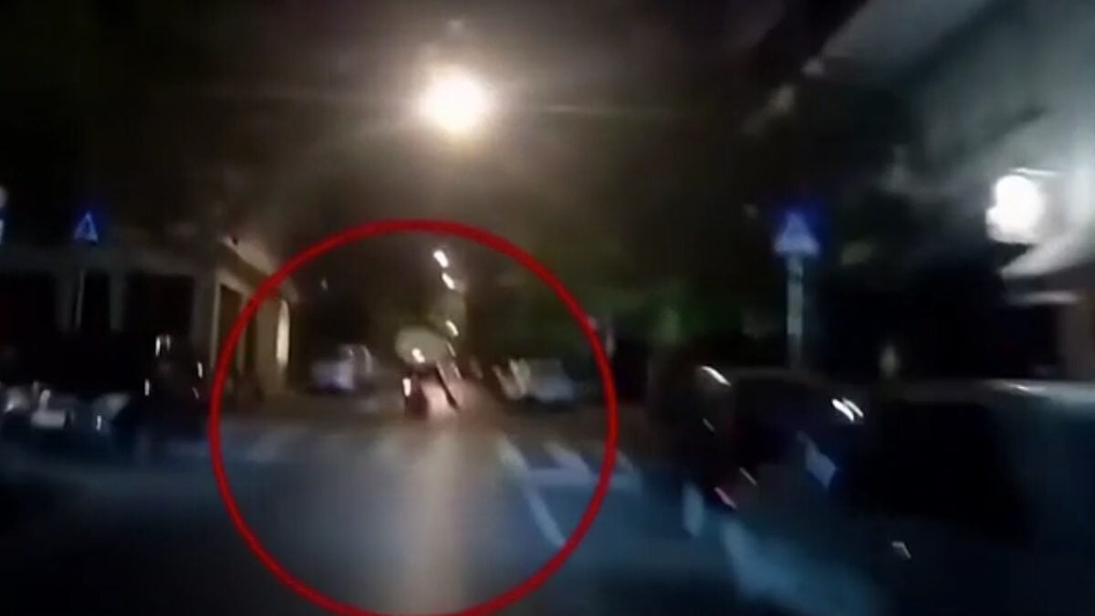 Τροχαίο με ηλεκτρικό πατίνι στον Σταθμό Λαρίσης: Παραβίασε κόκκινο και συγκρούστηκε με μηχανή 1 Τροχαίο με ηλεκτρικό πατίνι στον Σταθμό Λαρίσης: Παραβίασε κόκκινο και συγκρούστηκε με μηχανή