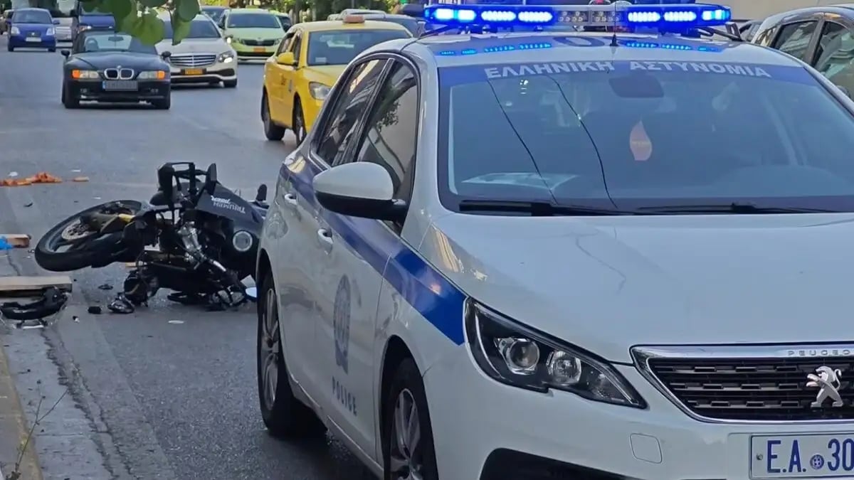 Βασιλίσσης Σοφίας: Μποτιλιάρισμα μετά το Μέγαρο Μουσικής από τροχαίο φορτηγού με μηχανή