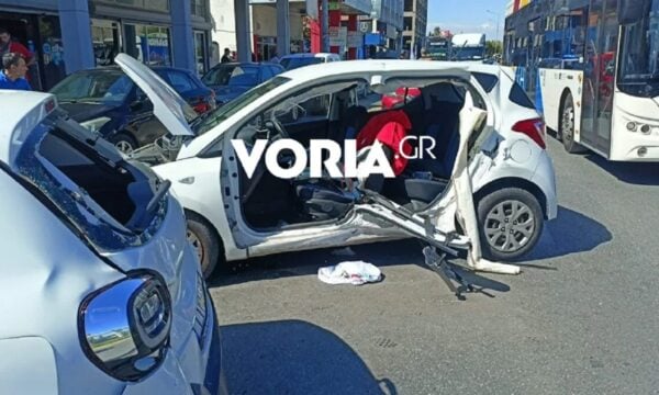 Θεσσαλονίκη: 30χρονος υπέστη επιληπτική κρίση στο τιμόνι και παρέσυρε τρία αυτοκίνητα και ένα μηχανάκι