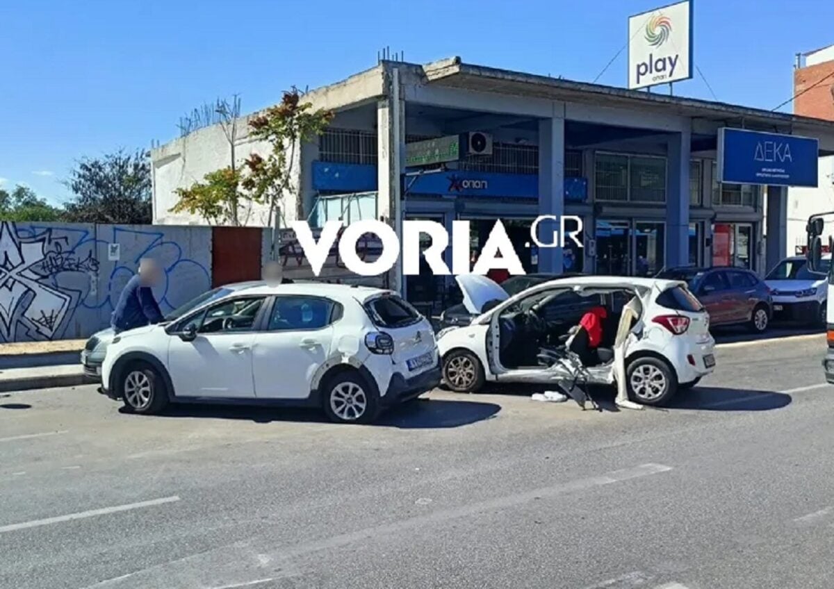 Θεσσαλονίκη: 30χρονος υπέστη επιληπτική κρίση στο τιμόνι και παρέσυρε τρία αυτοκίνητα και ένα μηχανάκι 7 Θεσσαλονίκη: 30χρονος υπέστη επιληπτική κρίση στο τιμόνι και παρέσυρε τρία αυτοκίνητα και ένα μηχανάκι