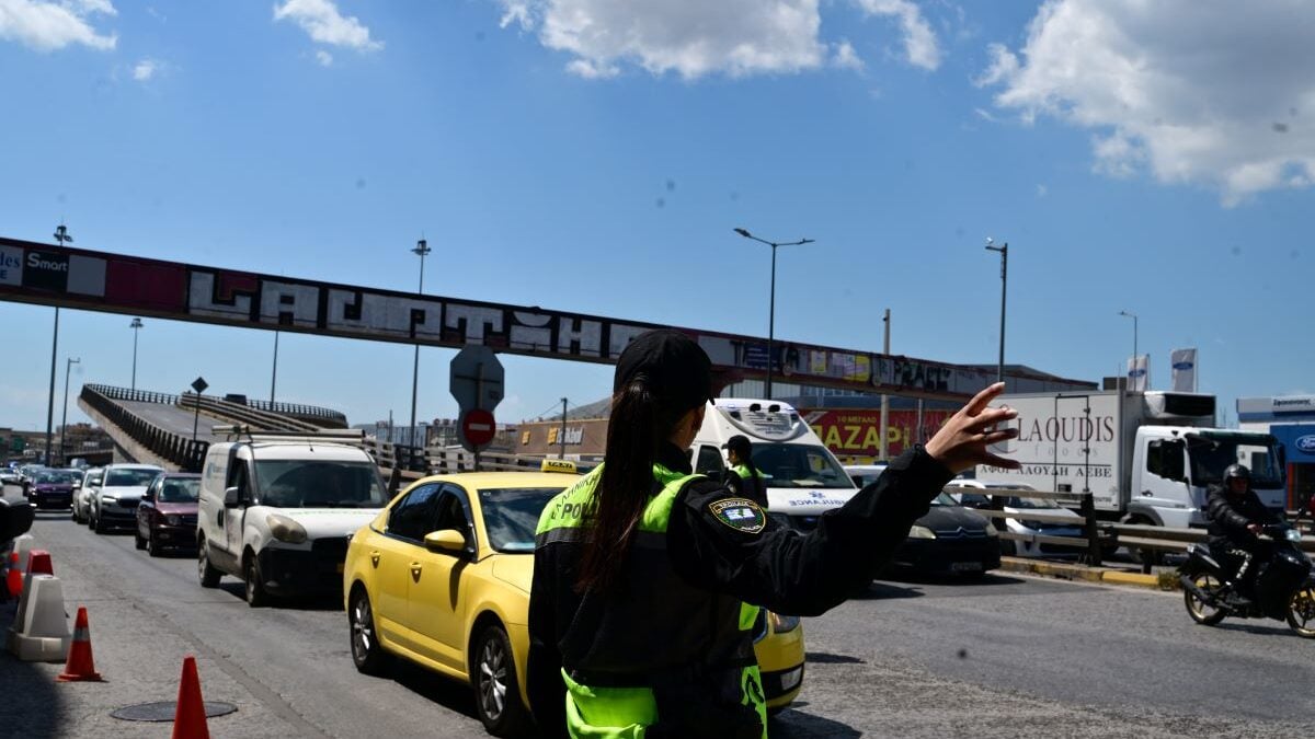 Καισαριανή: 48χρονος επιτέθηκε σε δύο γυναίκες τροχονόμους που του έκοψαν κλήση – «Δεν θα γράψεις εσύ εμένα» 1 Καισαριανή: 48χρονος επιτέθηκε σε δύο γυναίκες τροχονόμους που του έκοψαν κλήση – «Δεν θα γράψεις εσύ εμένα»