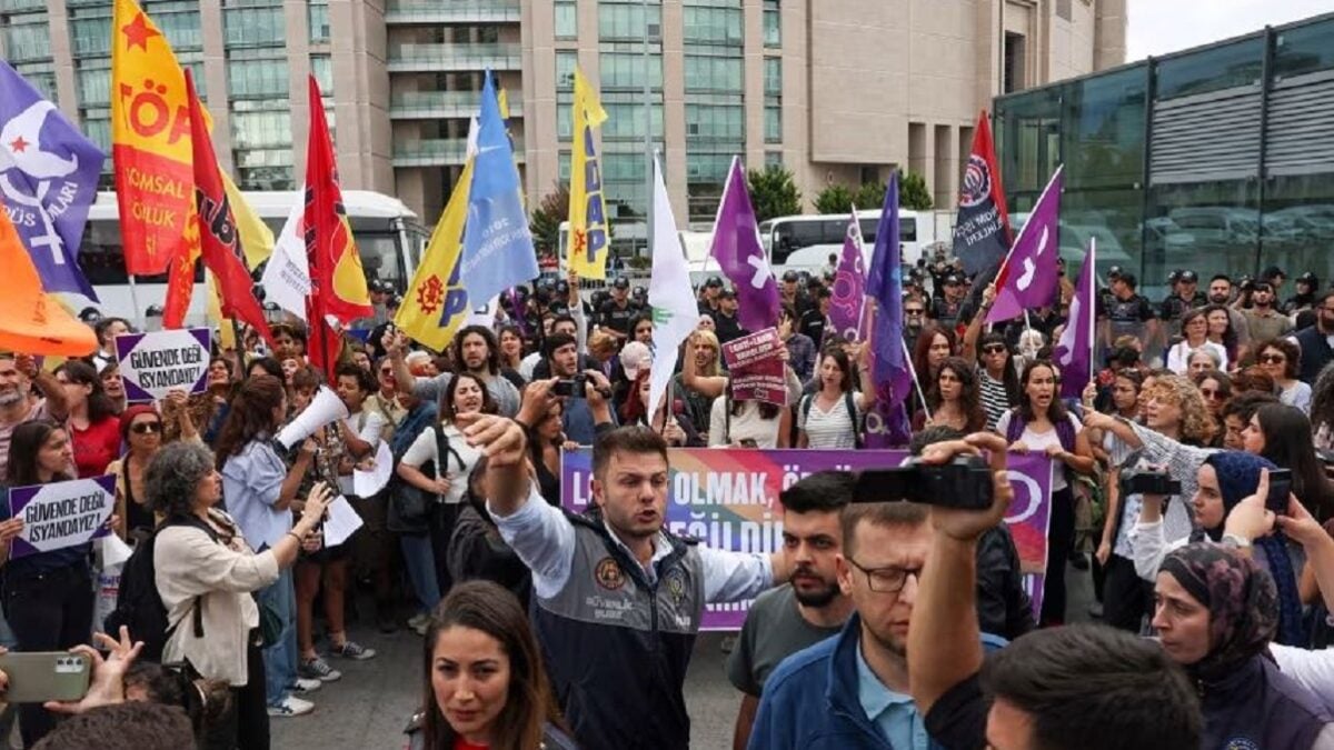 Τουρκία: Τουλάχιστον 150 συλλήψεις σε διαμαρτυρία κατά των διώξεων ΛΟΑΤΚΙ+ οργανώσεων 3 Τουρκία: Τουλάχιστον 150 συλλήψεις σε διαμαρτυρία κατά των διώξεων ΛΟΑΤΚΙ+ οργανώσεων