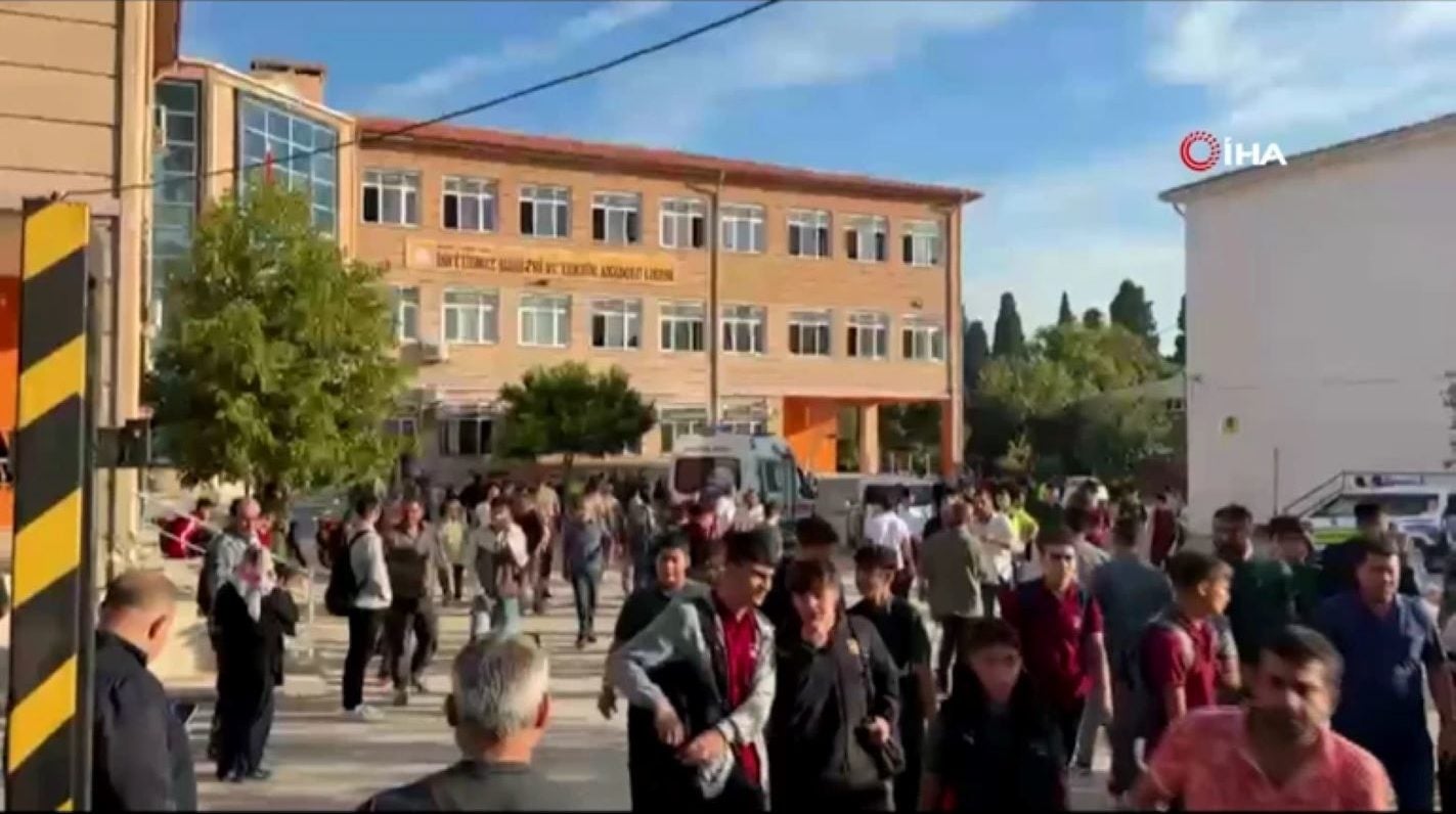 Τουρκία: Ένοπλη επίθεση έξω από λύκειο – Τραυματίστηκαν μαθητές, ανθρωποκυνηγητό για τον δράστη