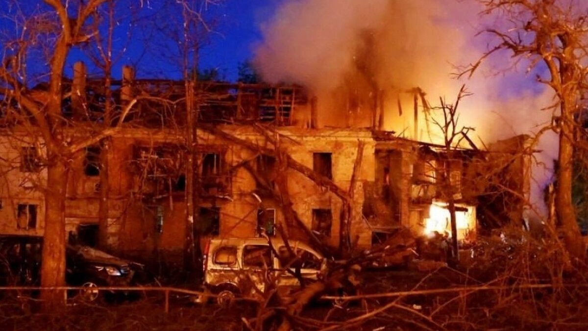 Πόλεμος στην Ουκρανία: Νέα νυχτερινή επίθεση στο Κίεβο με ισχυρές εκρήξεις – Τέσσερις τραυματίες, ανάμεσά τους δύο παιδιά 1 Πόλεμος στην Ουκρανία: Νέα νυχτερινή επίθεση στο Κίεβο με ισχυρές εκρήξεις – Τέσσερις τραυματίες, ανάμεσά τους δύο παιδιά