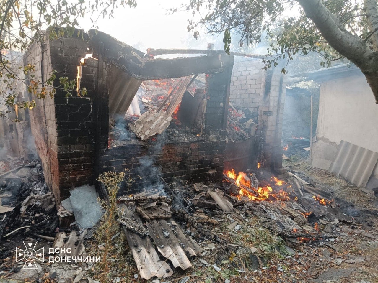 Ουκρανία: 6 νεκροί, 42 τραυματίες και βρέφος δύο μηνών ανάμεσα στα θύματα των ρωσικών επιθέσεων 12 Κατεστραμμένο κτίσμα μετά τις ρωσικές επιθέσεις στην περιφέρεια Ντονέτσκ. Φωτογραφία: Κρατική Υπηρεσία Έκτακτης Ανάγκης της Ουκρανίας