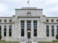 Fed: Αύξησε τα επιτόκια για πρώτη φορά από το 2023 – Αναθεώρησε προς τα επάνω την πρόβλεψη για τον πληθωρισμό