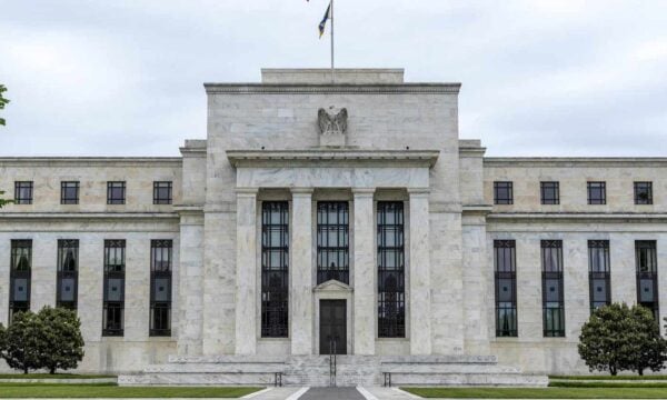 Fed: Αύξησε τα επιτόκια για πρώτη φορά από το 2023 – Αναθεώρησε προς τα επάνω την πρόβλεψη για τον πληθωρισμό