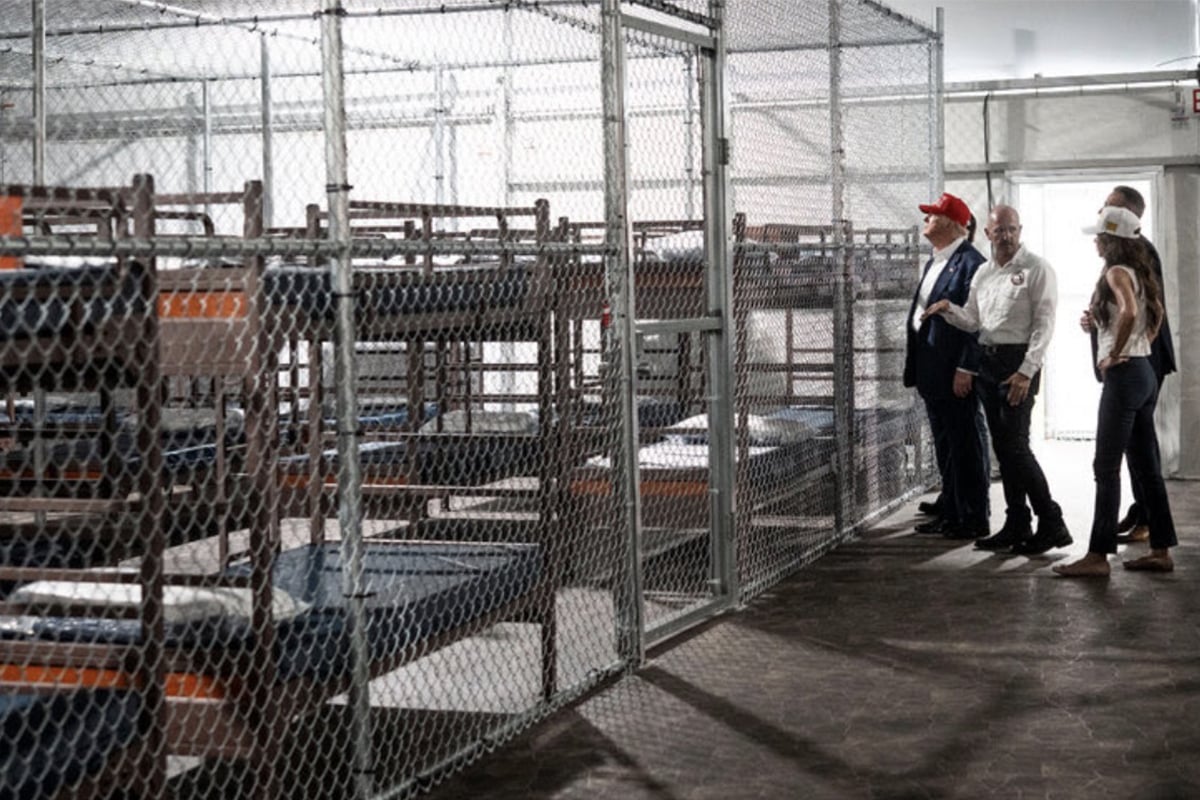 ΗΠΑ: Μετανάστες κρατούνταν σε κελιά στο μέγεθος τηλεφωνικού θαλάμου στο «Αλκατράζ με αλιγάτορες»
