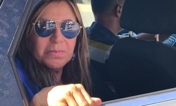 Δίκη Σήφη Βαλυράκη: Η χήρα του είπε «Νικήσαμε, δικαιωθήκαμε» μετά την ενοχή των κατηγορουμένων ψαράδων