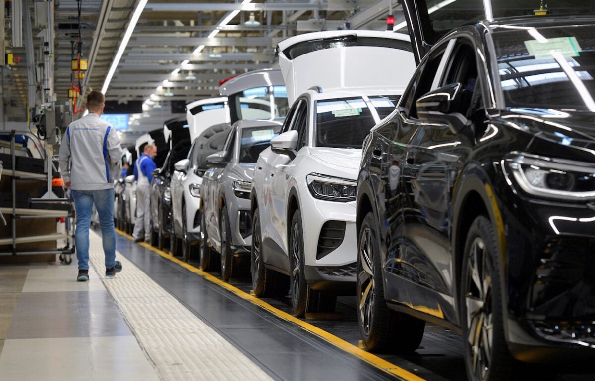 Volkswagen: «κόβει» 100.000 θέσεις εργασίας μέχρι το 2030, μειώνει μοντέλα και επανεξετάζει την παραγωγή 4 εργοστασίων
