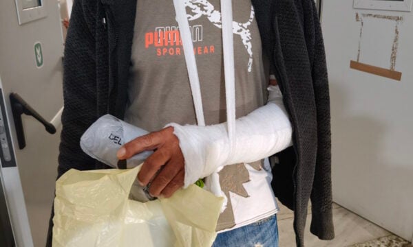 Βόλος: Σε 2 χρόνια φυλάκιση καταδικάστηκε ο 31χρονος που έσπασε με σκουπόξυλο το χέρι 48χρονου οδηγού ταξί