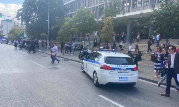 Θεσσαλονίκη: Εκκενώνεται το Δικαστικό Μέγαρο μετά από τηλεφώνημα για βόμβα