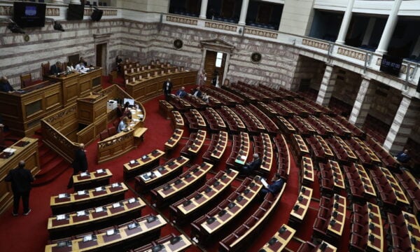 Βουλή: Άρση ασυλίας Κωνσταντοπούλου και Αβραμόπουλου