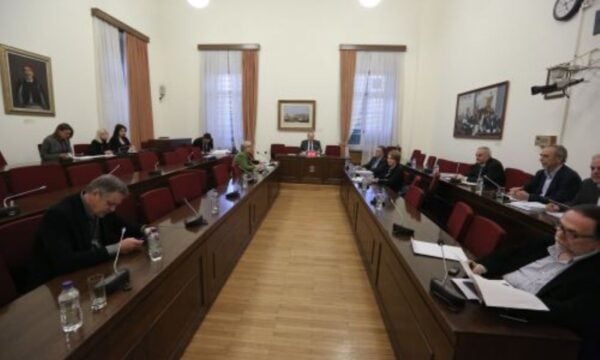 Βουλή: «Ναι» στην άρση ασυλίας του Πολάκη από την επιτροπή Δεοντολογίας – «Όχι» για Πλεύρη και Θεοδωρικάκο