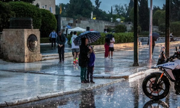 Καιρός αύριο: Επανέρχονται οι βροχές και οι καταιγίδες – Ανεβαίνει λίγο η θερμοκρασία