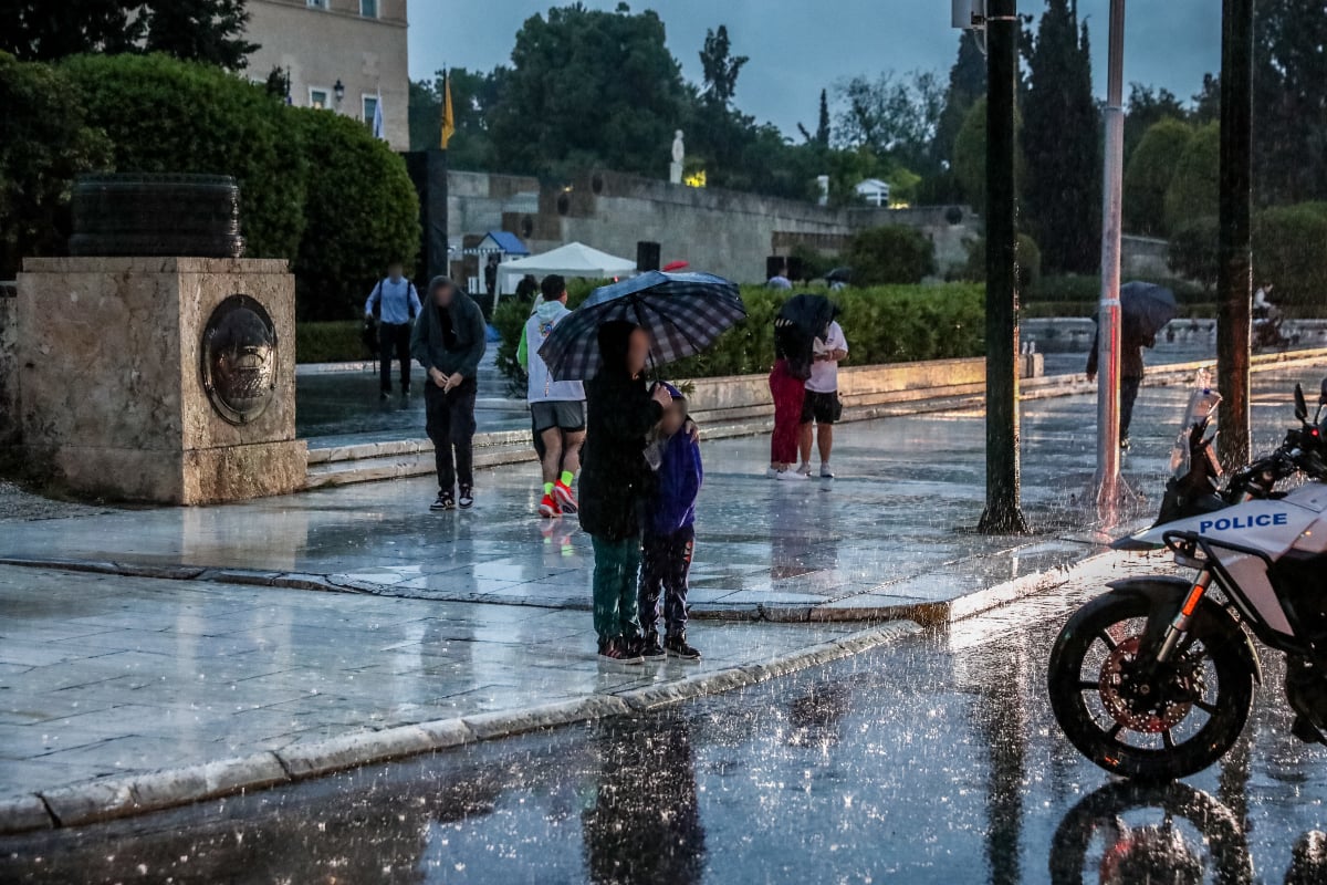 Καιρός αύριο: Επανέρχονται οι βροχές και οι καταιγίδες – Ανεβαίνει λίγο η θερμοκρασία