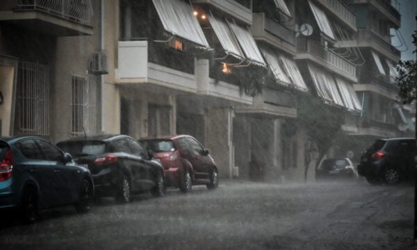 Καιρός: Χαμηλό βαρομετρικό φέρνει βροχές, καταιγίδες και πτώση της θερμοκρασίας μέσα στην εβδομάδα – Πού θα είναι έντονα τα φαινόμενα