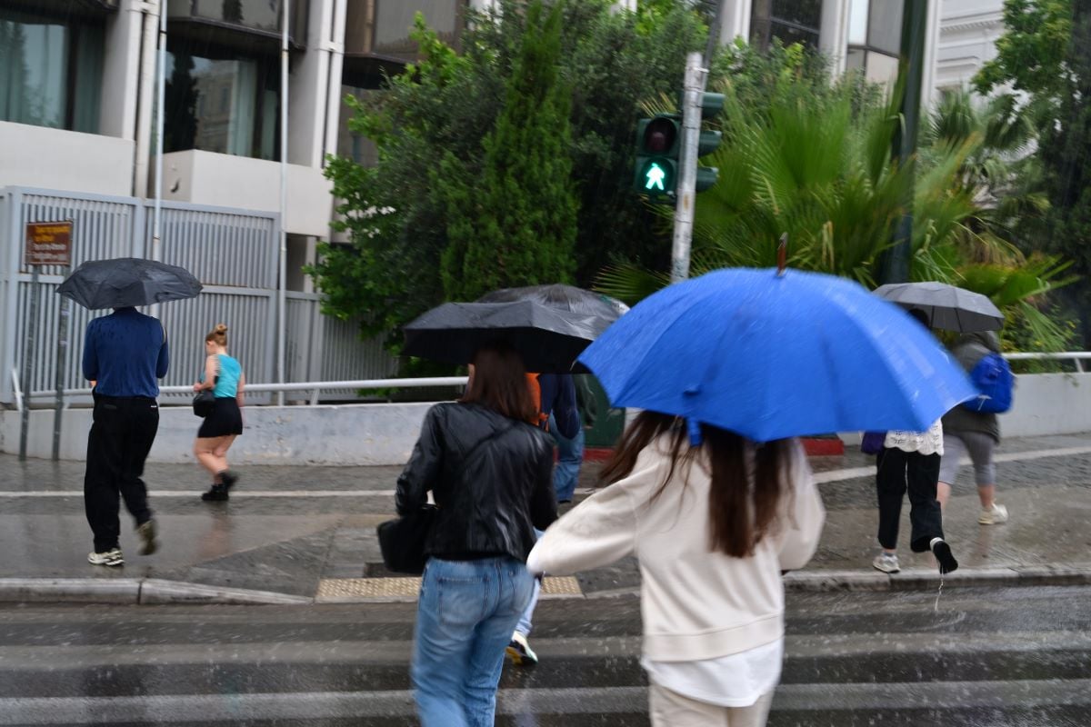 Καιρός: Βροχές, καταιγίδες και κεραυνοί από την Τρίτη – Οι περιοχές στο επίκεντρο, έκτακτο δελτίο επιδείνωσης