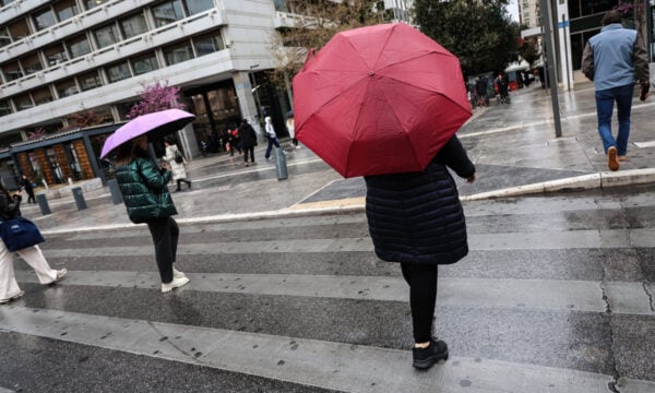 Καιρός σήμερα: Από το μεσημέρι ξεκινούν βροχές και καταιγίδες – Οι περιοχές με τα πιο έντονα φαινόμενα
