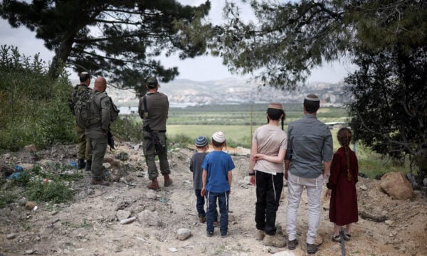 The Independent: Βρετανικές κυρώσεις στους ισραηλινούς εποίκους στη Δυτική Όχθη προκαλούν διπλωματικό «σεισμό» – Η διακήρυξη του 1917 και η ρήξη