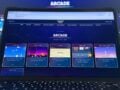 Arcade: Ο Λευκός Οίκος λανσάρει βιντεοπαιχνίδια με θέμα τις απελάσεις – Αντιδράσεις για το ψηφιακό κυνήγι μεταναστών
