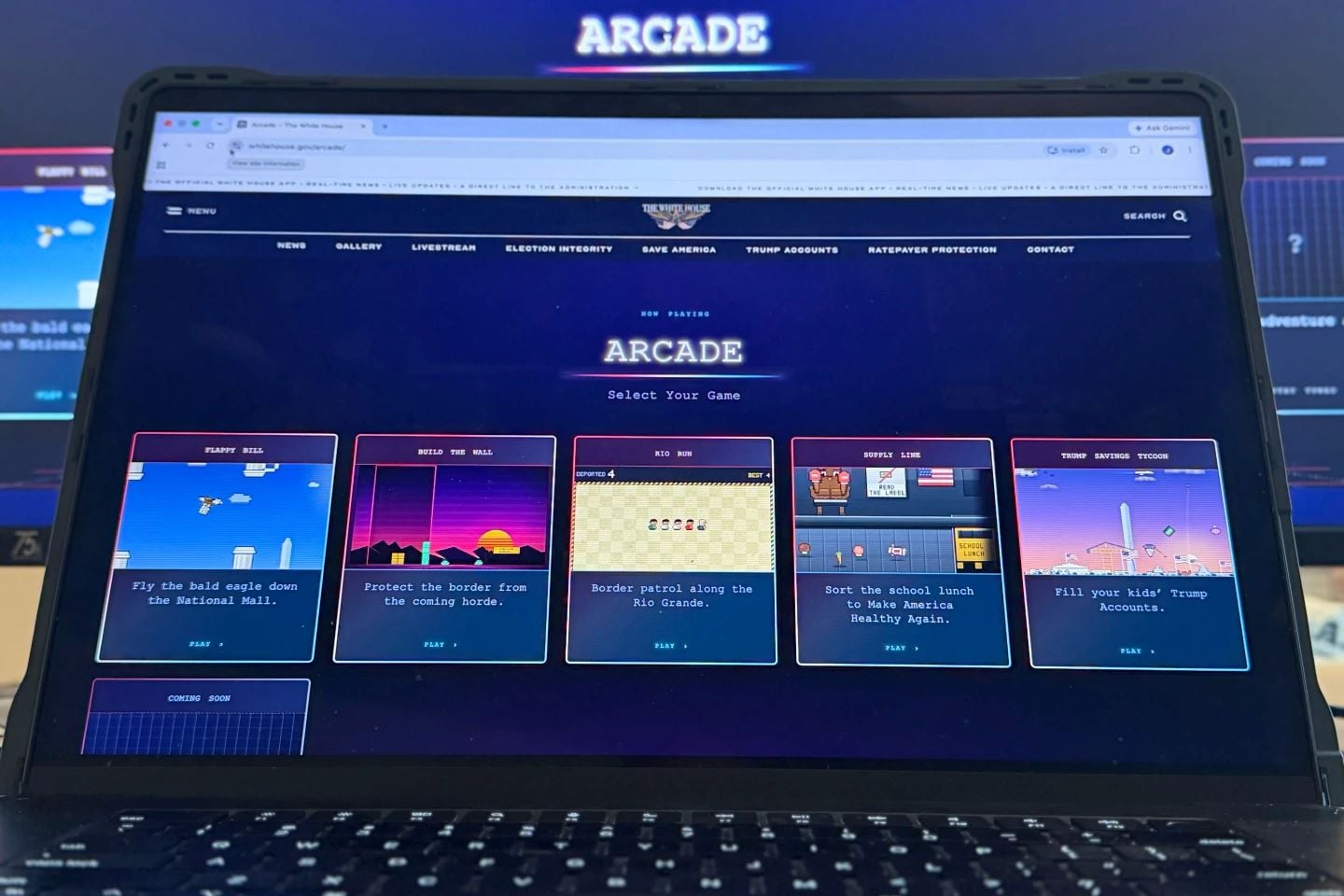 Arcade: Ο Λευκός Οίκος λανσάρει βιντεοπαιχνίδια με θέμα τις απελάσεις – Αντιδράσεις για το ψηφιακό κυνήγι μεταναστών