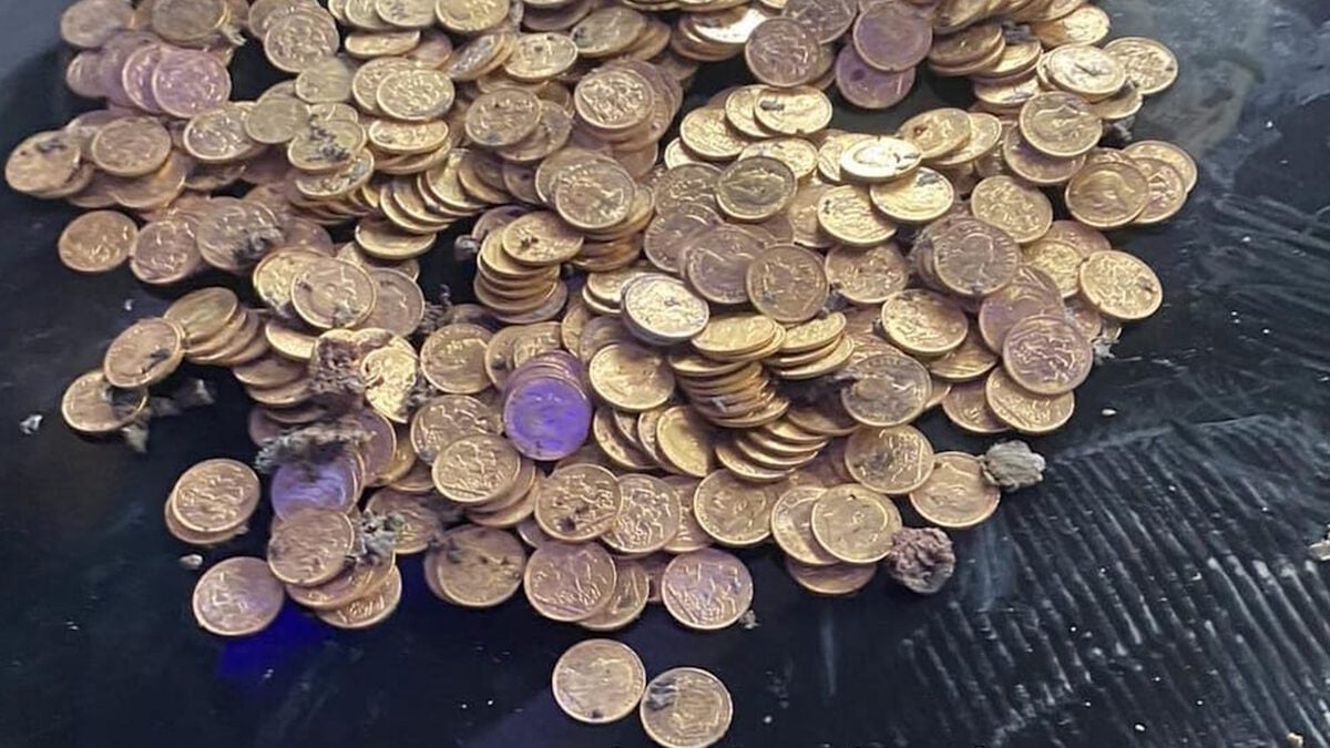 Λαμία: Αντί για λίρες και χρήματα στη σακούλα, έβαλε μέσα πέτρες και καλαμπόκια – Πώς παγίδεψε τους απατεώνες 2 Λαμία: Αντί για λίρες και χρήματα στη σακούλα, έβαλε μέσα πέτρες και καλαμπόκια – Πώς παγίδεψε τους απατεώνες