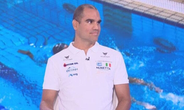 Ο Σπύρος Χρυσικόπουλος έγινε ο πρώτος που κολύμπησε από την Ελλάδα στην Ιταλία