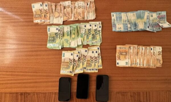 Ζάκυνθος: Δύο συλλήψεις για συμμετοχή σε οργάνωση διακίνησης ναρκωτικών και όπλων