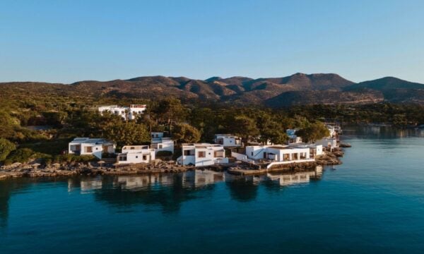 Minos Beach Art Hotel: Στη Virtuoso από το 2026, αύξηση εσόδων άνω του 10%