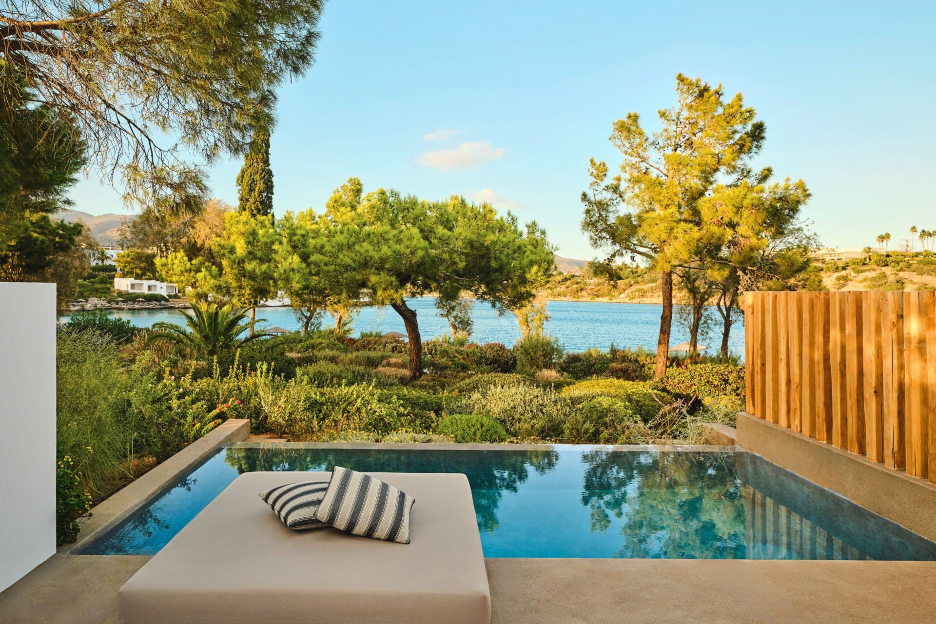 Minos Beach Art Hotel: Στη Virtuoso από το 2026, αύξηση εσόδων άνω του 10% 9 Minos Beach Art Hotel: Στη Virtuoso από το 2026, αύξηση εσόδων άνω του 10%