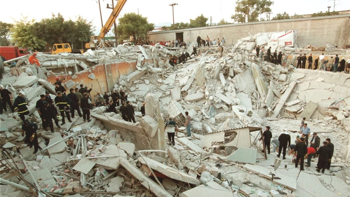 Σαν σήμερα 7 Σεπτεμβρίου 1999: Φονικός σεισμός της Πάρνηθας με 143 νεκρούς 1 Σαν σήμερα 7 Σεπτεμβρίου 1999: Φονικός σεισμός της Πάρνηθας με 143 νεκρούς