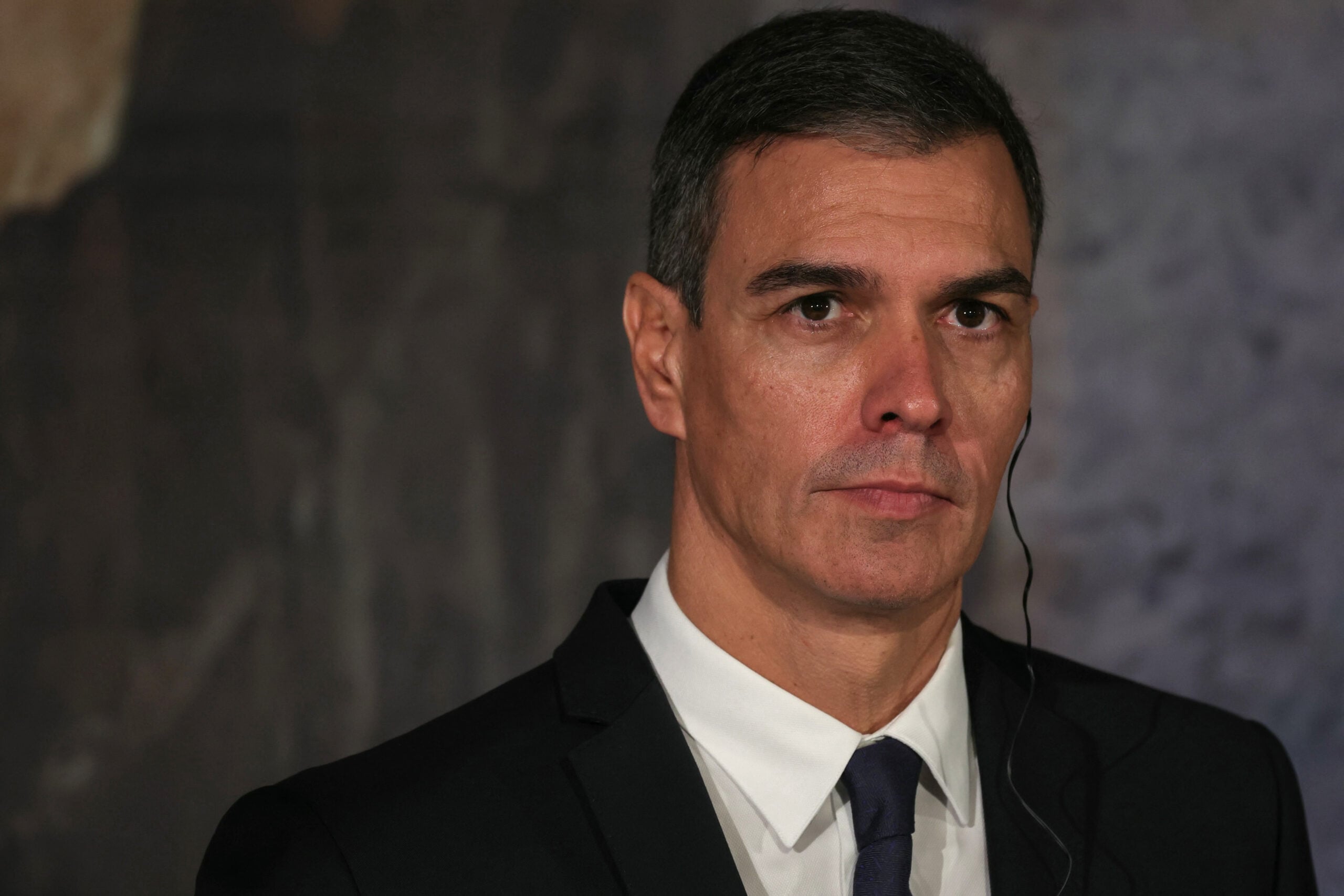 Προεκλογική εκστρατεία του Σάντσεθ: Την τορπιλίζει το πολύνεκρο δυστύχημα – Πώς αλλάζουν οι συσχετισμοί μετά τη σύγκρουση τρένων