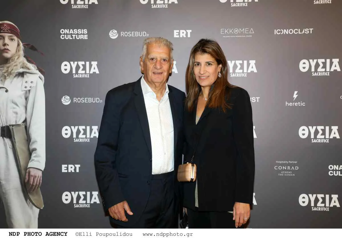 Θυσία: Ραταϊκόφσκι, Κασέλ και πλήθος επωνύμων στην πρεμιέρα του Ρομέν Γαβρά στην Αθήνα 45 Θυσία: Παρέλαση επωνύμων στην πρεμιέρα του Ρομέν Γαβρά! Ραταϊκόφσκι, Κασέλ και λαμπερές παρουσίες από την ελληνική showbiz