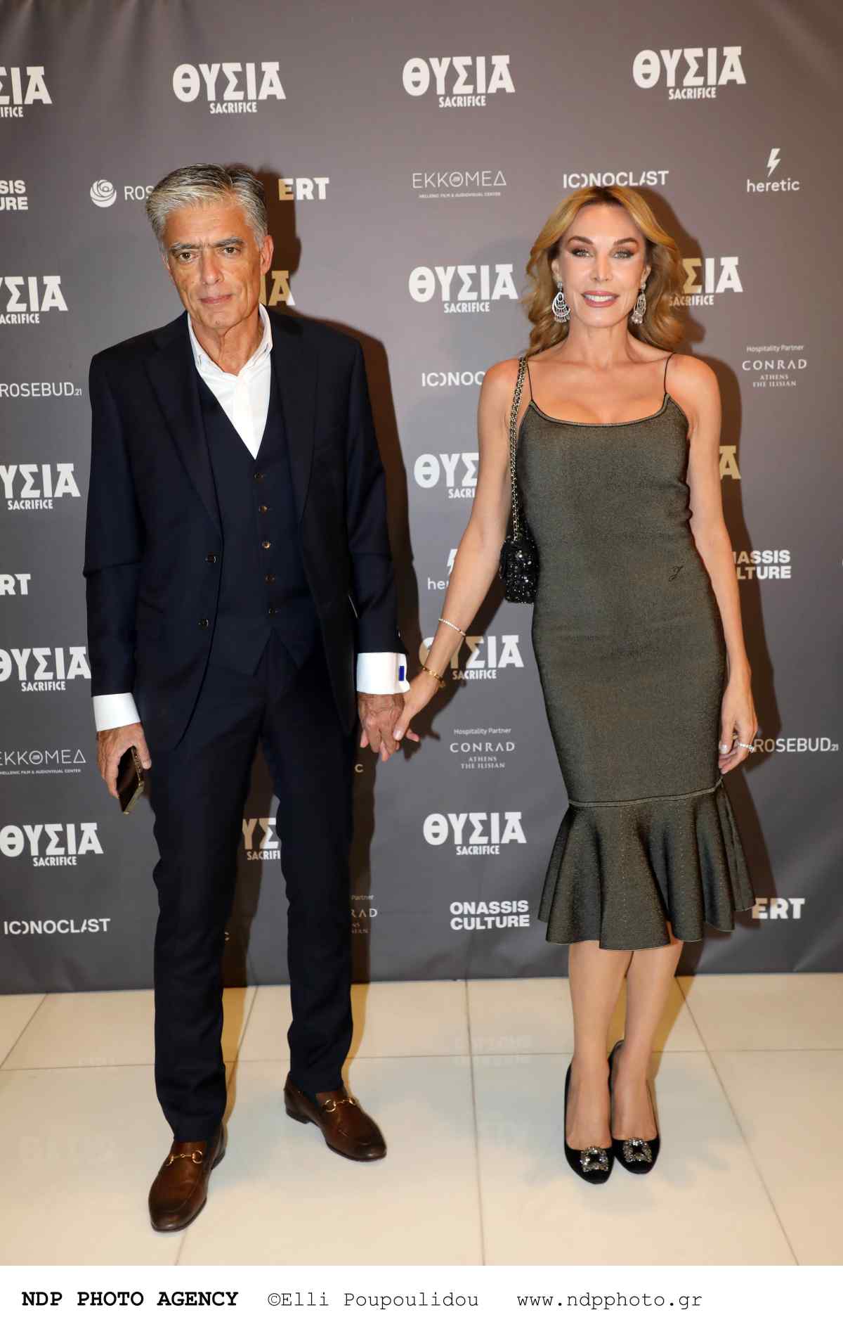 Θυσία: Ραταϊκόφσκι, Κασέλ και πλήθος επωνύμων στην πρεμιέρα του Ρομέν Γαβρά στην Αθήνα 54 Θυσία: Παρέλαση επωνύμων στην πρεμιέρα του Ρομέν Γαβρά! Ραταϊκόφσκι, Κασέλ και λαμπερές παρουσίες από την ελληνική showbiz