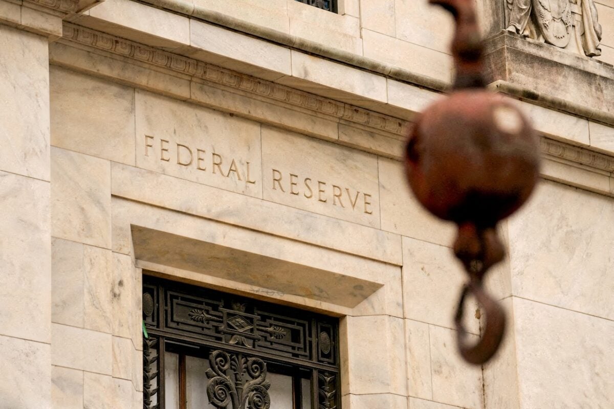 Fed: D-Day για την απόφαση στα επιτόκια του δολαρίου εν μέσω πληθωριστικών πιέσεων