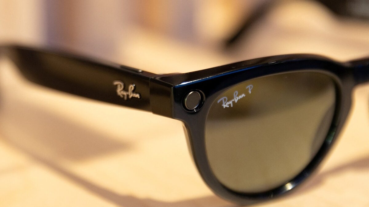 Ray-Ban: Έσοδα 7,5 δισ. ευρώ πάνω από τις εκτιμήσεις και άνοδος 11% στη μετοχή – Υποχωρούν οι ανησυχίες για τα AI γυαλιά 1 Ray-Ban: Έσοδα 7,5 δισ. ευρώ πάνω από τις εκτιμήσεις και άνοδος 11% στη μετοχή – Υποχωρούν οι ανησυχίες για τα AI γυαλιά